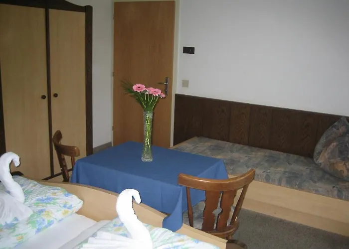 普拉特娜膳食公寓 招待所 2*