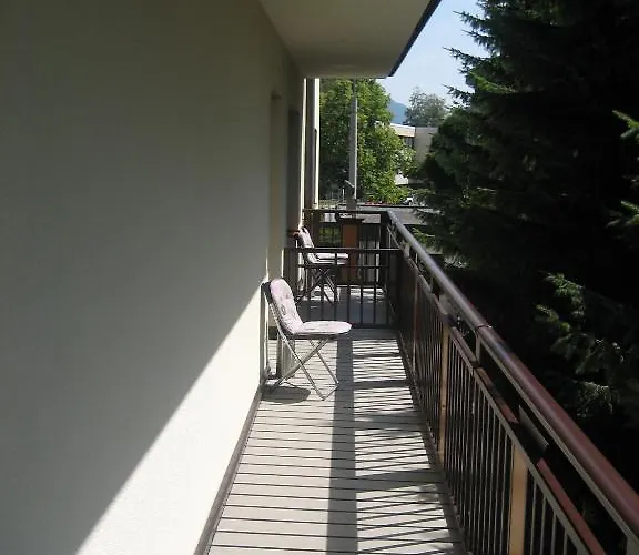 普拉特娜膳食公寓 招待所 2*