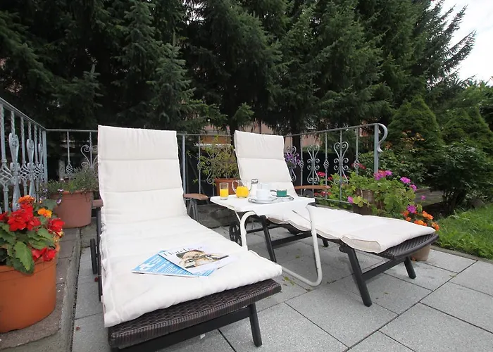 普拉特娜膳食公寓 2*