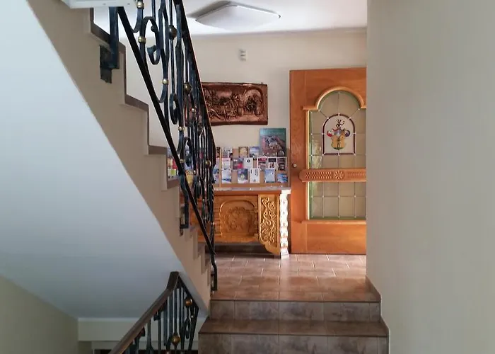 普拉特娜膳食公寓